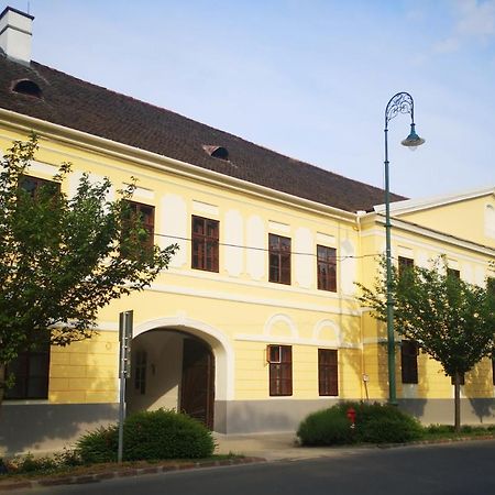 Korona Szallo Sárvár Exterior foto