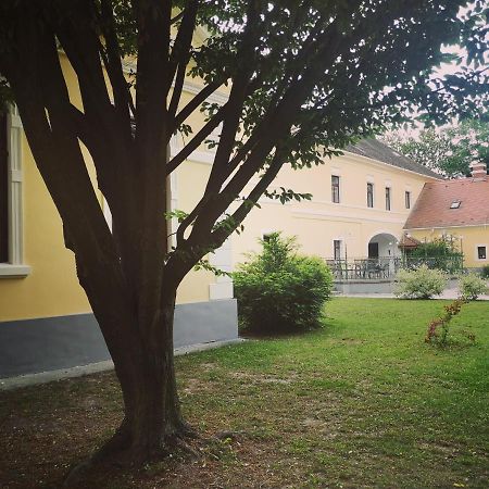 Korona Szallo Sárvár Exterior foto